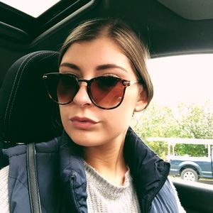 Meet your Posher, Halie